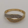 Hullám vonalú, bicolor fehér cierkon sorkövekkel kirakott arany gyűrű