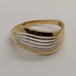 Fejrészen hullám vonalú, bicolor áttört mintájú arany gyűrű