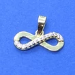 A mindig klasszikus végtelen jel, arany medál, melyet féle arányban cirkon kővel díszítettek