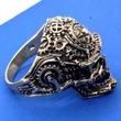 Koponya formájú gazdagon mintázott antikolt férfi ezüst gyűrű