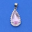 Csepp formáljú fehér cirkon sorkővel keretezett 3 karomba foglalt rózsaszín cirkon köves ezüst medál