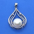 12 mm-es édesvizi tenyésztett gyönggel,díszített dupla csepp formájú, fehér cirkon sorkővel kirakott, extra kivitelű ezüst medál