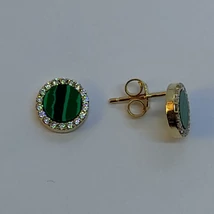 Kerek malahit köves szélén fehér cirkon kővel kirakorr srófos arany fülbevaló