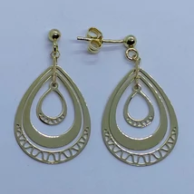 3 csepp alak egy erlivel összefogva, kettő csepp áttört mintával díszített magas fényű arany fülbevaló