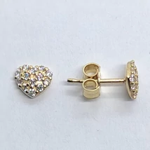 Sűrű fehér cirkon kővel díszített, csillogó szív alakú arany srófos fülbevaló