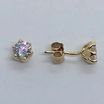 6 karomba foglalt kerek gyémánt csiszolású cirkon köves, csillosó arany srófos fülbevaló