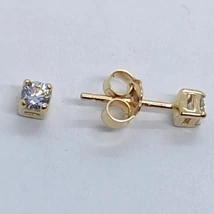 4 karomba foglalt kerek gyémánt csiszolású cirkon köves, csillosó arany srófos fülbevaló