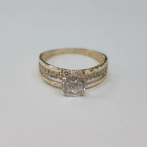 Arany eljegyzési gyűrű