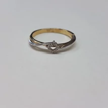 Arany eljegyzési gyűrű