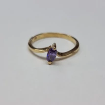 Arany lila köves, eljegyzési gyűrű