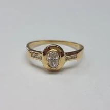 Arany eljegyzési gyűrű