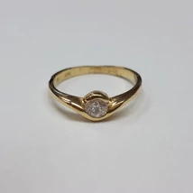 Arany eljegyzési gyűrű