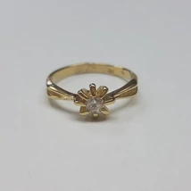 Arany eljegyzési gyűrű