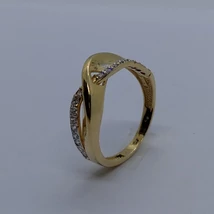 Hullám vonalas cirkon köves arany gyűrű