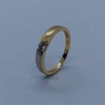 Biecolor egyik felén fehér mattított cirkon köves arany gyűrű
