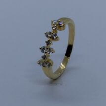 Cirkon kövel díszített arany gyűrű
