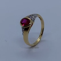 Rubin színű köves klasszikus formájú cirkon köves arany gyűrű