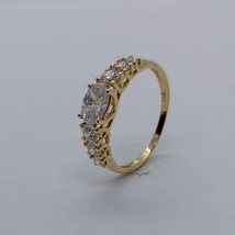 Szoliter cirkon kövekkel kirakott arany gyűrű