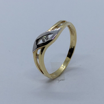 Biecolor hullám vonalas cirkon kővel díszített arany gyűrű