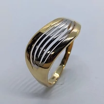 Fejrészen hullám vonalú, bicolor áttört mintájú arany gyűrű