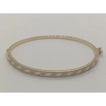 Mintájában egyszerű cirkon kővel díszített, zsanérosan nyíló és biztonsági zárral ellátott egyszerű elegáns arany karkötő