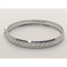 Klasszikus sál csiszolású, magasfényű széles, biztonsági zárral készült fehérarany kar reif