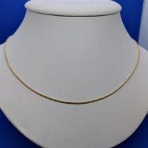 Gömb szemekből összerakott hengeres arany lánc