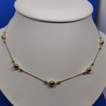 Vékony anker arany lánc, kisebb, nagyobb golyókkal szakaszosan díszítve