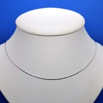 Selymes fényű kígyó fehér arany lánc