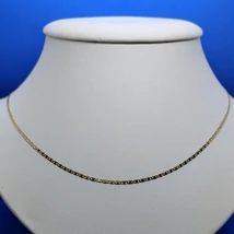 Magas fényű csiszolt, lapos téglalapokból összeállított arany lánc