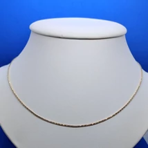 Kígyó fazonra emlékeztető laza szövésű magas fényű arany lánc