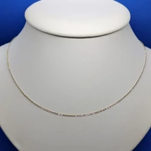 Csiszolással, és ródiummal díszített magas fényű csillogós arany lánc