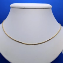 Kocka fazonú, hengeresre szőtt kellemes viseletű tartós arany lánc