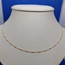 Lehelet vékony pancer arany lánc szakaszosan apró golyókkal díszítve