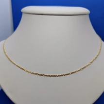 Különlegesen megoldott, 3+1 szemes magas fényű figaró arany lánc