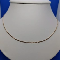 Kicsit sötétebb ötvözetű laza szövésű, magas fényű kígyó fazoú arany lánc