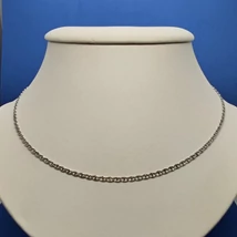 Pálcával díszített csiszolt fehér arany lánc