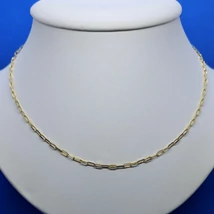 Egymással merőlegesen téglalap alakú szemekből, szösszeállított magas fényű arany lánc