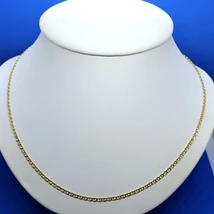 Középen pálcával készített gucci arany lánc