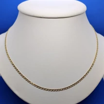 Középen pálcával készített gucci arany lánc