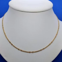 Szakaszosan hosszabb szemekkel díszített pancer arany lánc