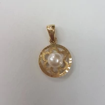 Arany virágos medál, gyönggyel