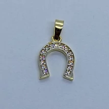 Szerencsehozó patkó cirkon köves arany medál