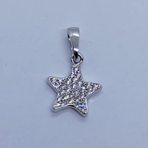 Cirkon kővel kirakott csillag fehér arany medál