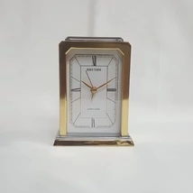 RHYTHM ébresztős óra