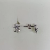 Virágos ezüst fülbevaló