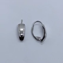 Fehér cirkonköves logós ezüst fülbevaló