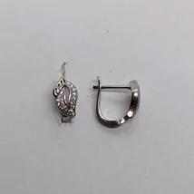 Levél formájú szélen fehér sor cirkon kővel díszített ezüst fülbavaló