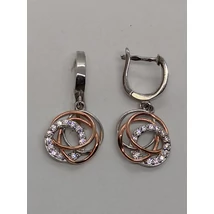 4 db egymásba fonódott karika, amelyból kettő rozé bevonatú, egy pedig cirkon kővel díszített ezüst lógós fülbavaló