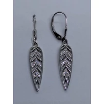 Nyújtott csepp alakú középen halszálka mintás cirkon kővel díszített ezüst lógós fülbavaló